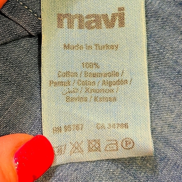 Mavi Women's Shirt Blue Denim Chambray Snap Button Down Faded Medium Wash - Picture 11 of 12